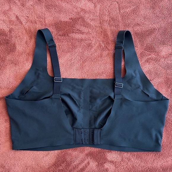 SKIMS Midnight Black Wireless Bra - Picture 3 of 3
